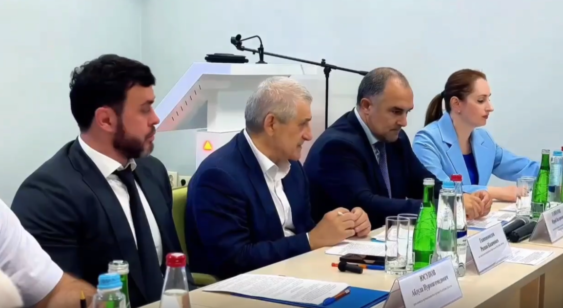 Заместитель министра Минэкономразвития РД Шамиль Аммаев принял участие в совещании по кадровому обеспечению промышленности