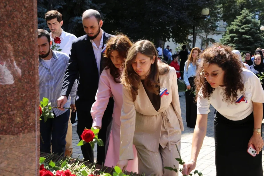 В Махачкале почтили память героев в День солидарности в борьбе с терроризмом